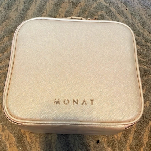 Monat Glow on the Go Travel Case - Picture 1 of 7
